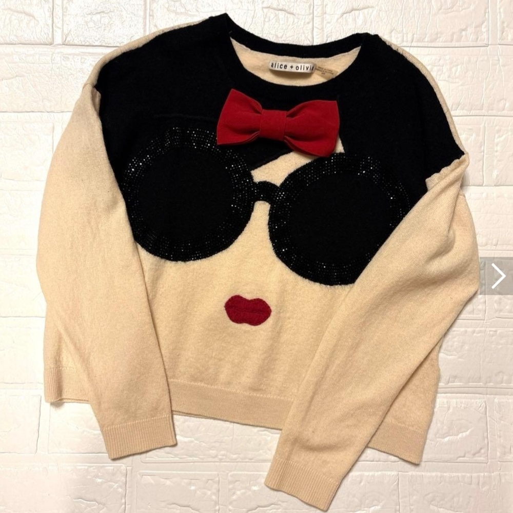 Alice + Olivia Women's Cream and Black Sweater